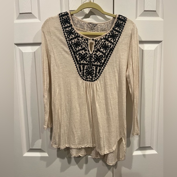 Lucky Brand Tops - Lucky brand embroidered knit top